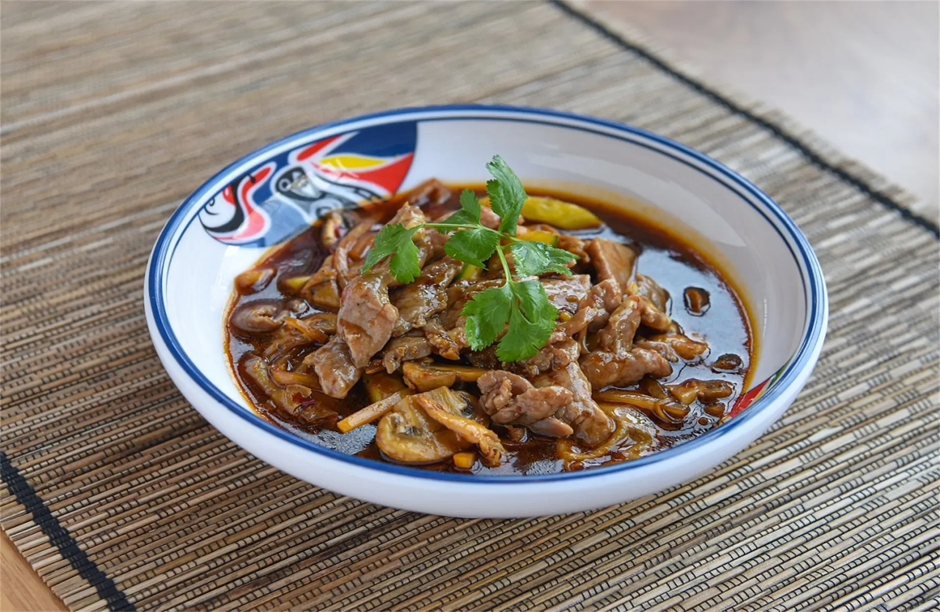 Tender beef slices in rich brown sauce at Tang Wok, a Chinese Restaurant in Miami